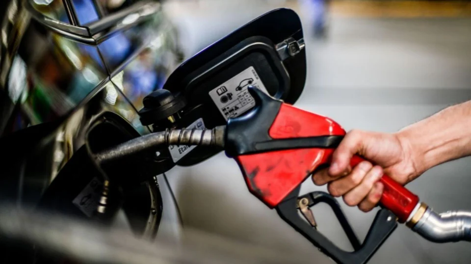 Preço da gasolina sobe 4,85% a partir de quarta-feira