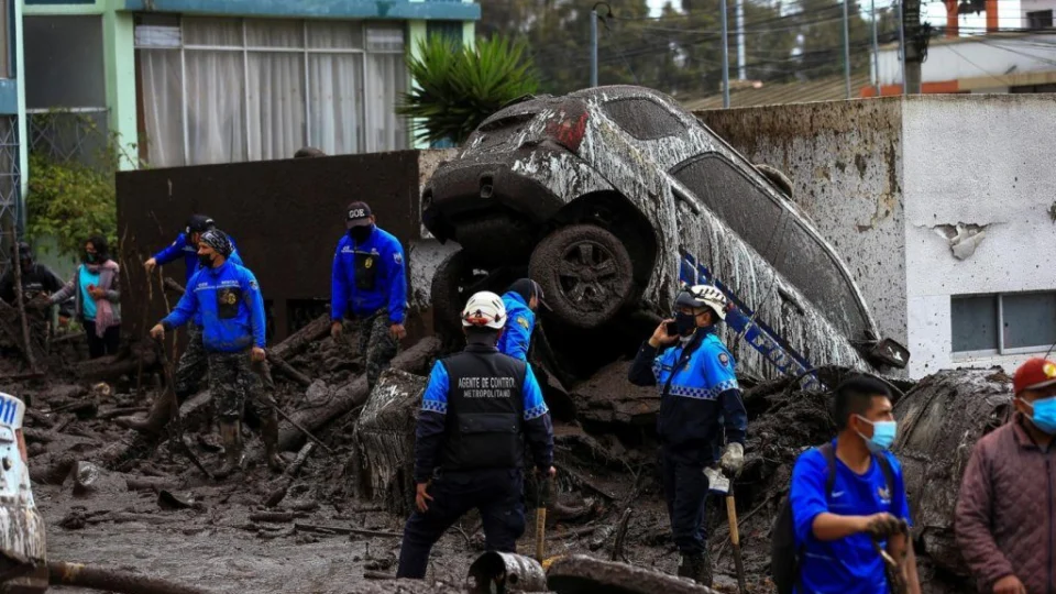 Deslizamento de terra deixa 22 pessoas mortas, no Equador