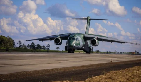 Avião da FAB que resgatará brasileiros decola nesta segunda-feira para a Polônia