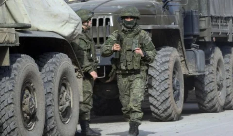 Ministério da Defesa da Ucrânia pede a civis que peguem em armas: ‘Preparem coquetéis molotov’