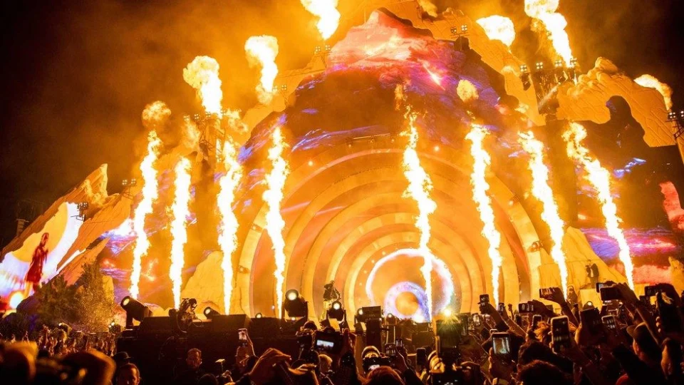 Confusão em festival de música  deixa pelo menos 8 mortos e mais de 300 feridos, nos EUA