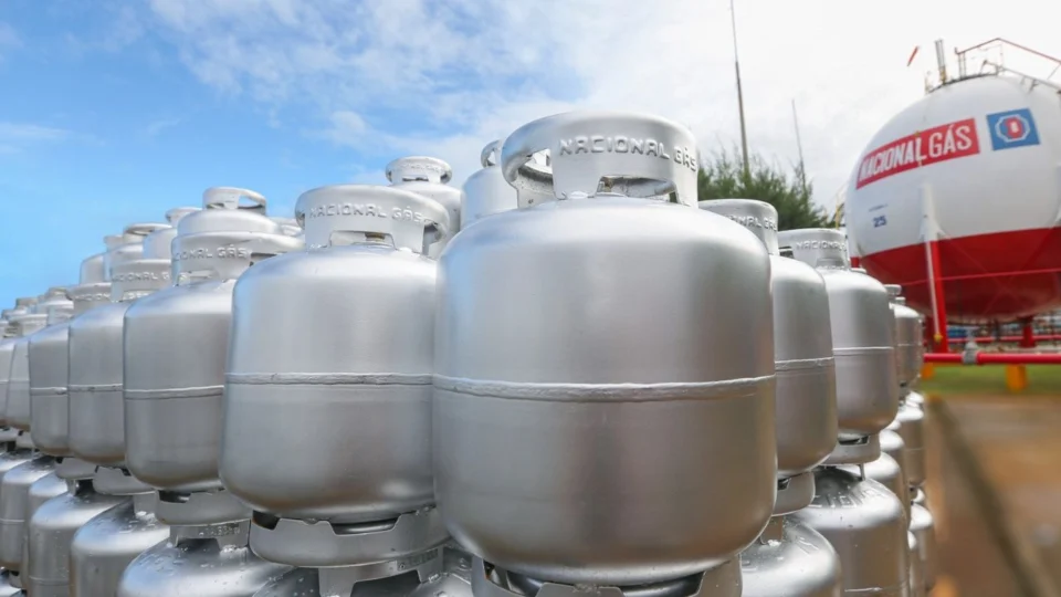 Primeira parcela do vale-gás terá o valor de R$ 52 reais e será paga a partir deste mês, afirma Ministério da Cidadania