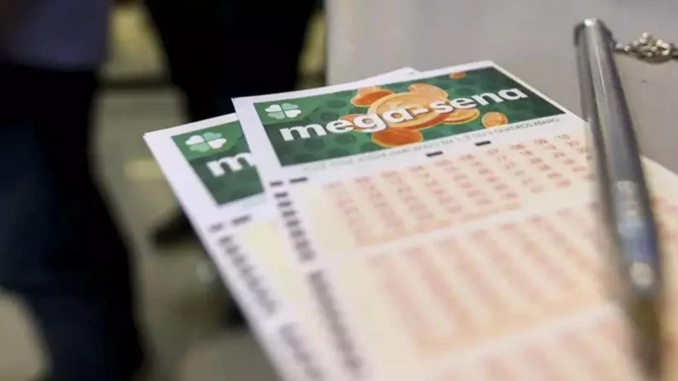 Mega-Sena acumula: ninguém acerta as seis dezenas e prêmio vai a R$ 165 milhões
