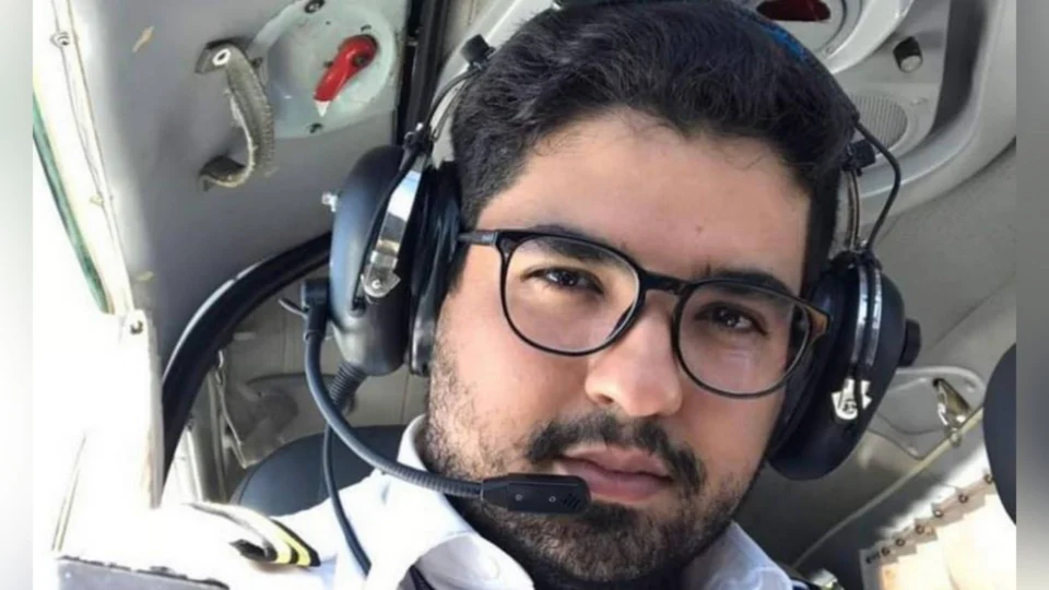 Corpo de piloto que estava em avião bimotor é reconhecido pela família no RJ
