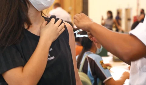 Vacina contra a Covid: Amazonas reduz prazo e adota dose de reforço de 4 meses, anuncia secretário