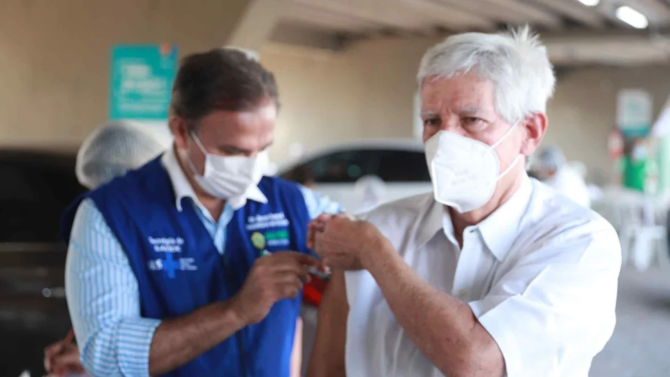 Mais de 9 mil doses foram aplicadas na primeiras horas de mutirão, em Manaus