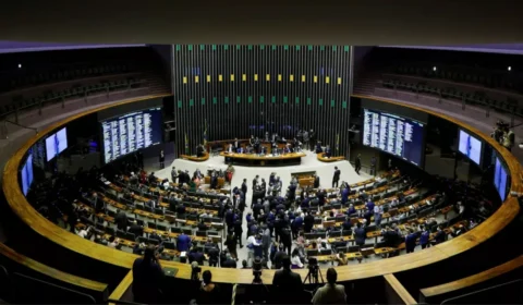 MP de Bolsonaro que subsidia casa própria a policiais tem texto-base aprovado pela Câmara