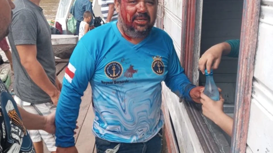 Piratas fortemente armados invadem lancha e levam pertences de passageiros em Borba, no AM