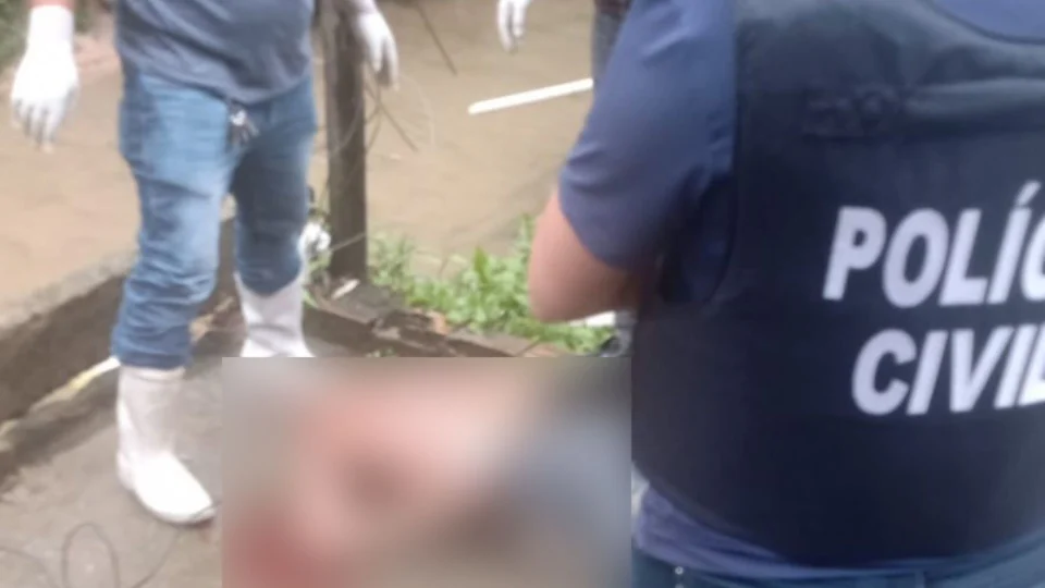 Corpo decapitado é encontrado dentro de igarapé na Zona Norte de Manaus