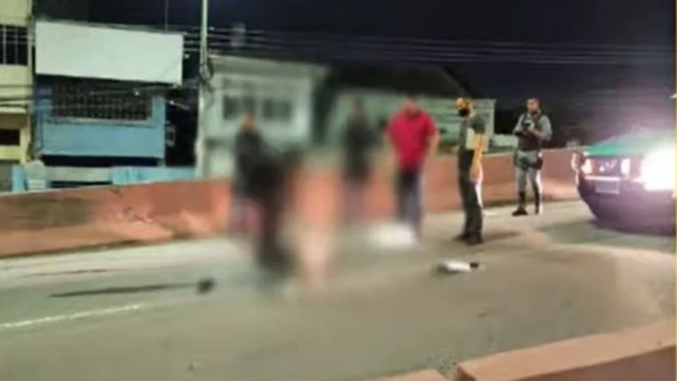 Em Manaus, motociclista bate em muro e morre na Avenida Boulevard Álvaro Maia