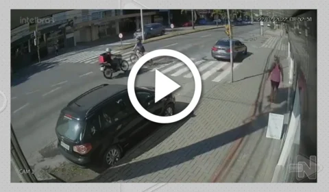 VÍDEO: ciclista é atropelada ao cruzar faixa de pedestre em Santa Catarina