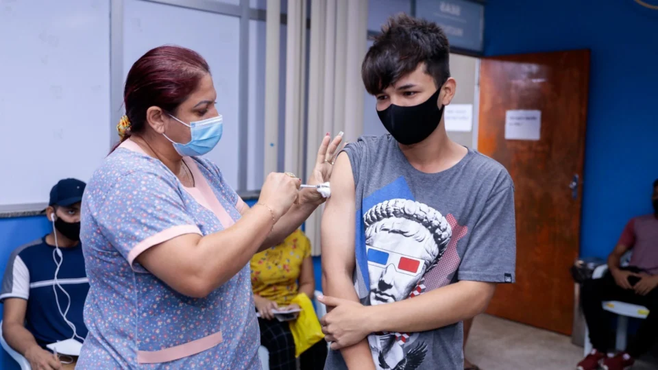 COVID-19: confira os pontos de vacinação nesta sexta-feira, em Manaus