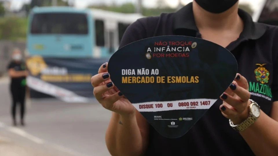Segunda edição da campanha ‘Não troque a infância por moedas’ é realizada em Manaus
