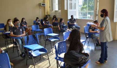 Profissionais da educação do Amazonas receberão abono do Fundeb nesta quinta-feira, garante governo do Estado