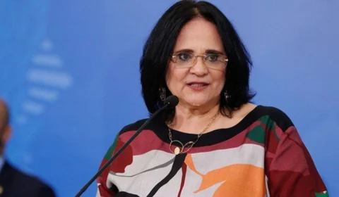 Ministra Damares Alves testa positivo para a Covid-19, informa ministério