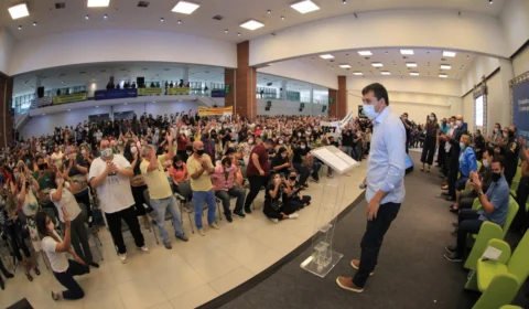 Com impacto de meio bilhão de reais na folha, governo do AM anuncia benefícios para mais de 70 mil servidores