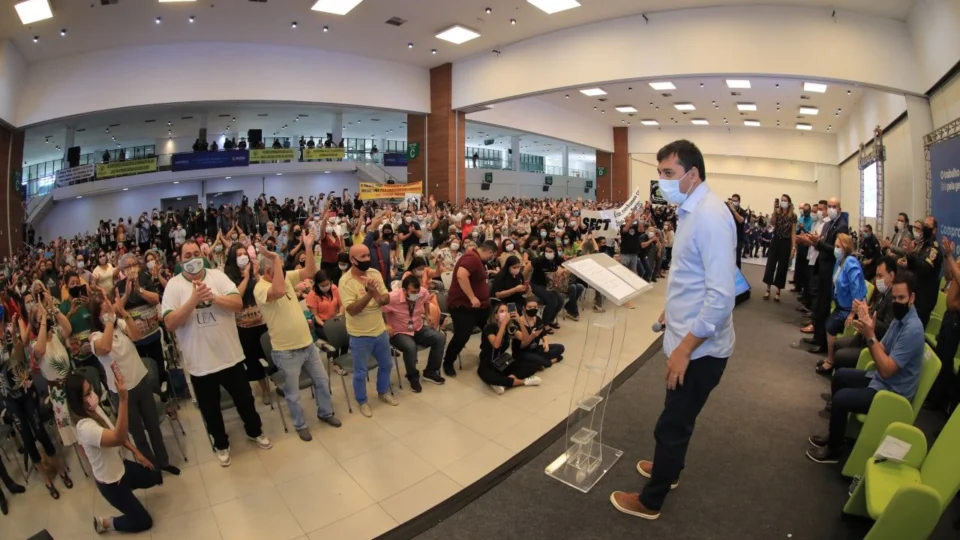 Com impacto de meio bilhão de reais na folha, governo do AM anuncia benefícios para mais de 70 mil servidores