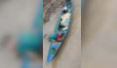 Mais dois corpos da família desaparecida são encontrados em canoa às margens de rio, em Codajás