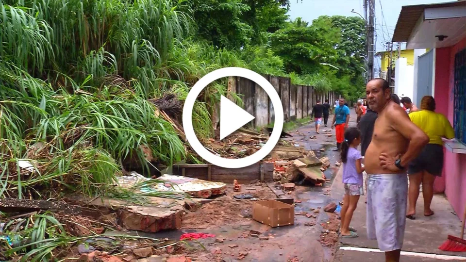 VÍDEO: chuva causa estragos no Bairro do Aleixo, em Manaus