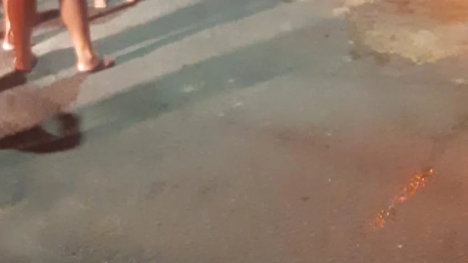 VÍDEO: Ocupantes de um carro branco matam a tiros um jovem no bairro Chapada, em Manaus