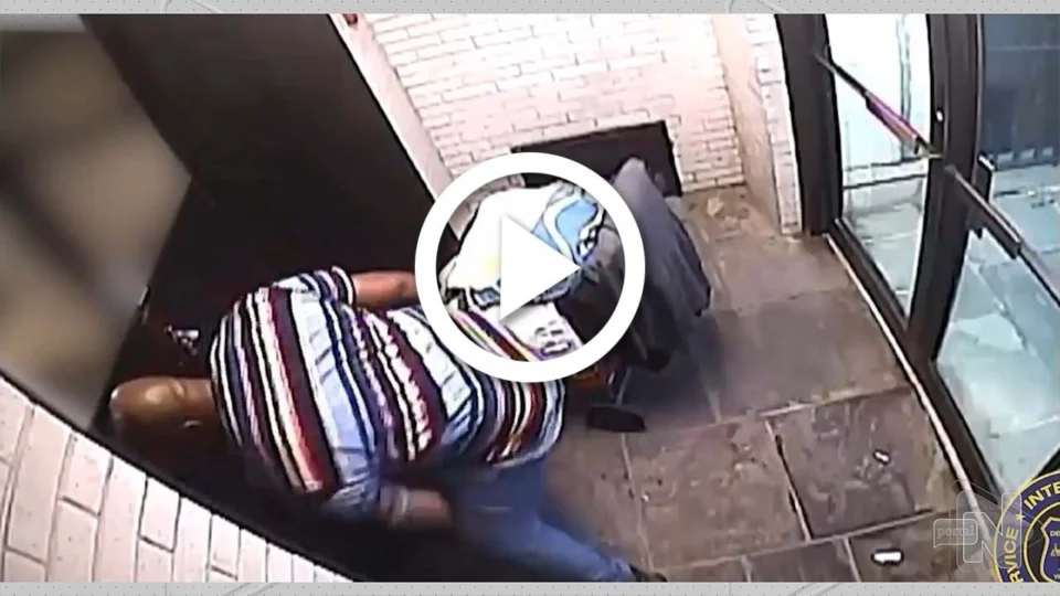 VÍDEO: homem agride idosa com 120 socos durante um minuto em ataque racial nos EUA