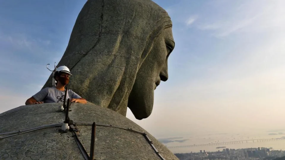 Cristo Redentor faz 90 anos no alto do Rio de Janeiro