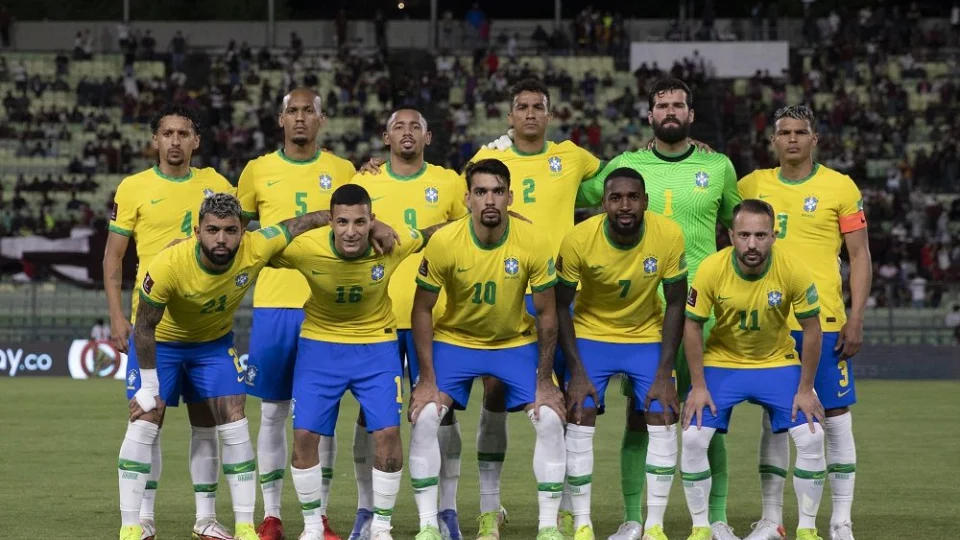 Brasil enfrenta a Colômbia na noite deste domingo