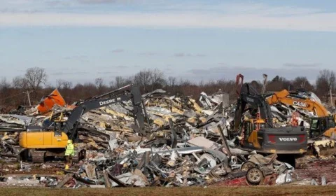 Após mortes, trabalhadores processam fábrica de velas atingida por tornado nos EUA