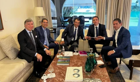 PDL proposto pela bancada do AM no Senado em defesa da Zona Franca de Manaus é entregue a Rodrigo Pacheco