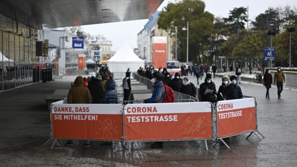 Covid-19: Áustria se tornará primeiro país da Europa a ter vacinação obrigatória