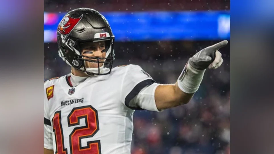 Com carreira cheia de títulos, Tom Brady confirma aposentadoria do futebol americano