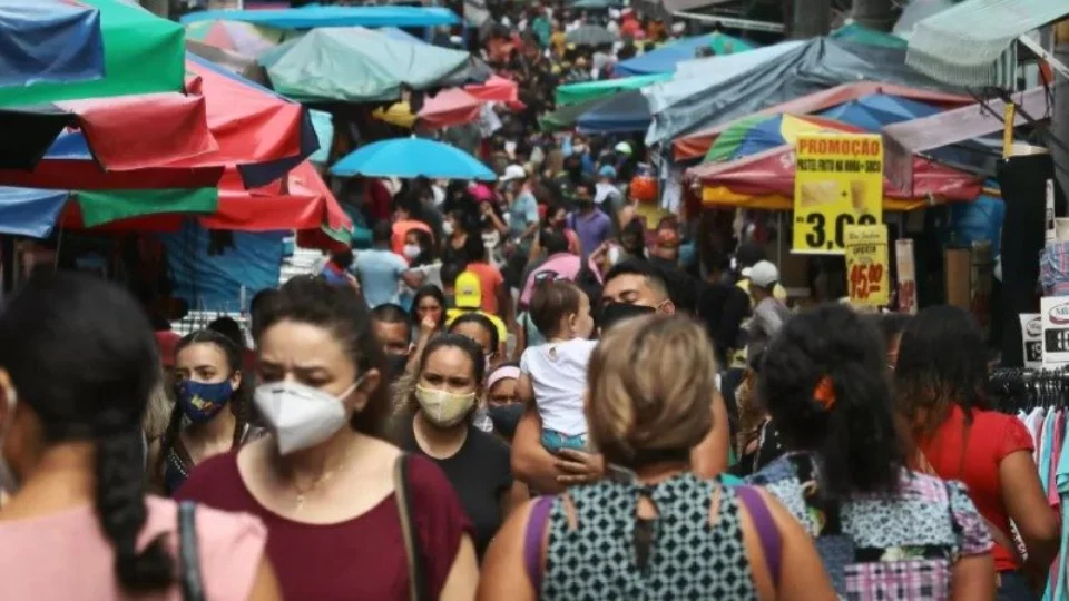 Uso de máscaras deixa de ser obrigatório em locais abertos no AM