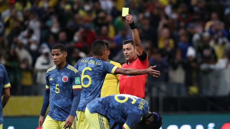 Conmebol decide suspender três árbitros por erros cometidos em jogos do Brasil