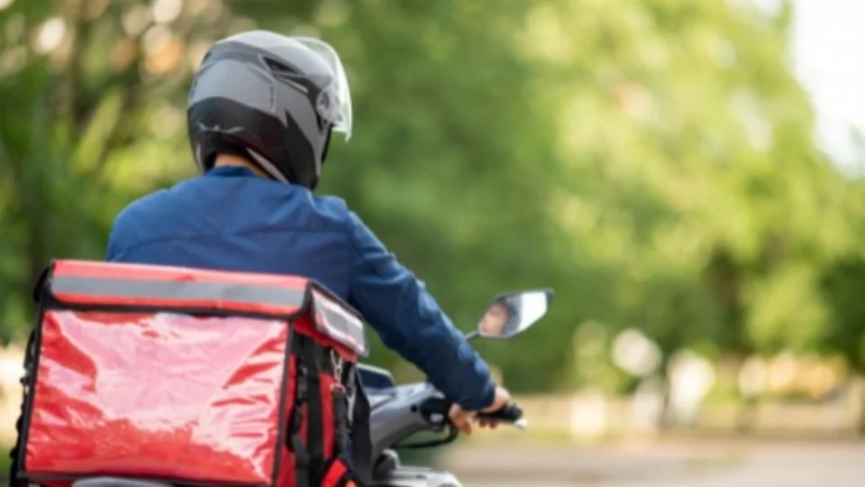 Entregadores de app passam a ter direito a seguro diário e assistência em caso de contaminação da Covid-19