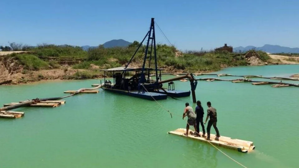Operação Gandu prende dono de areal ilegal próximo ao Rio Guandu, no RJ