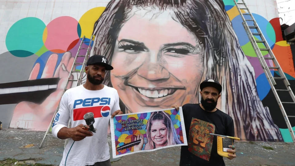 Grafiteiros de São Paulo e Ceará prestam homenagens à Marília Mendonça