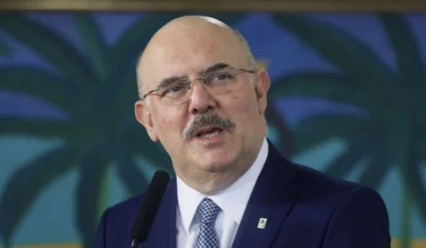 Vacina não será exigida em instituições federais de ensino, diz MEC