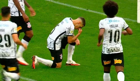 Corinthians garante entrada no G4 da Série A do Brasileirão após vencer o Santos por 2 a 0
