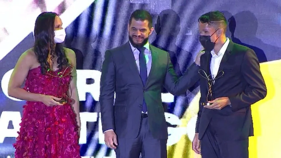 Cerimônia premia os melhores brasileiros de 2021 nesta quarta