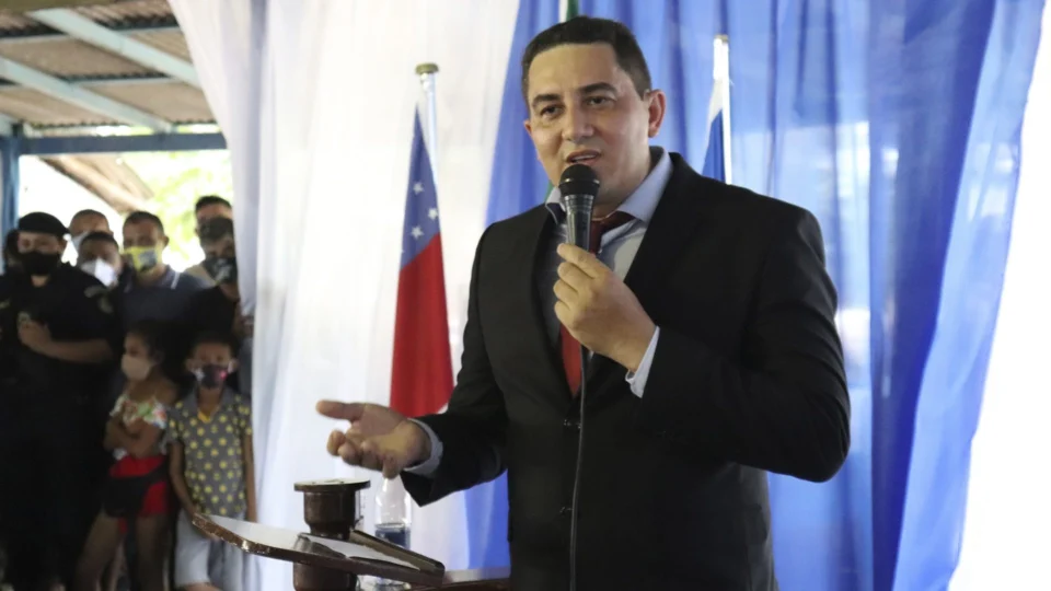 Prefeito de Borba-AM autoriza 108% de aumento no próprio salário