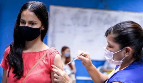 Brasil tem 21,2 milhões de casos e 590,5 mil mortes