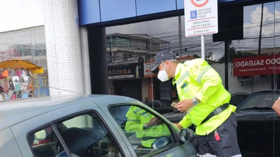 Em Manaus, pessoas com deficiência ou idosas devem emitir credencial especial de estacionamento