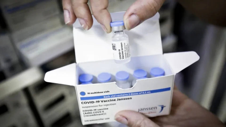 Quase 3 milhões de doses da Janssen chegam no Brasil neste domingo