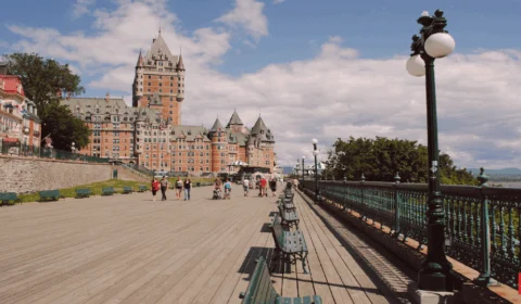 Província canadense de Quebec planeja cobrar imposto adicional de não vacinados