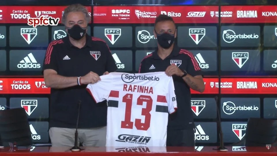Rafinha é o primeiro reforço do São Paulo para 2022