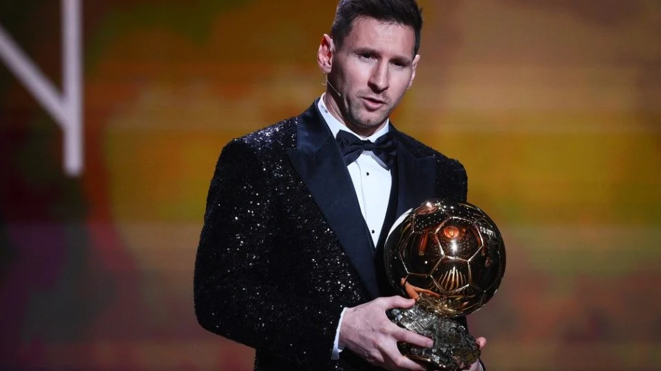 Pela 7ª vez, Messi vence o prêmio Bola de Ouro