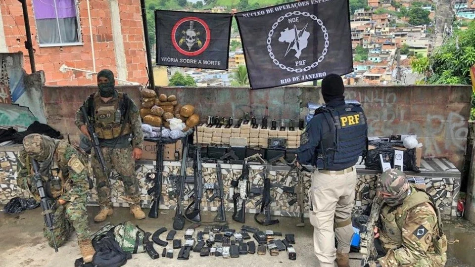Operação da Polícia Militar do Rio de Janeiro deixa oito mortos nesta sexta-feira