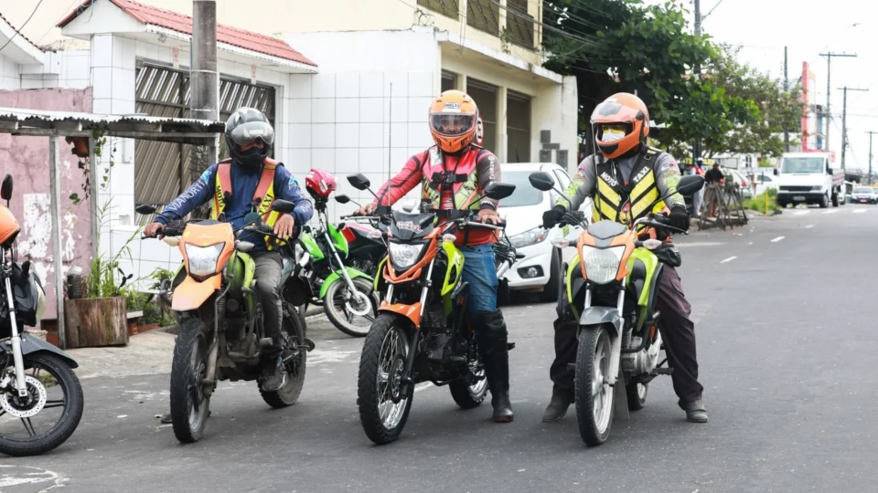 Mototaxistas participam de curso de aperfeiçoamento em Manaus