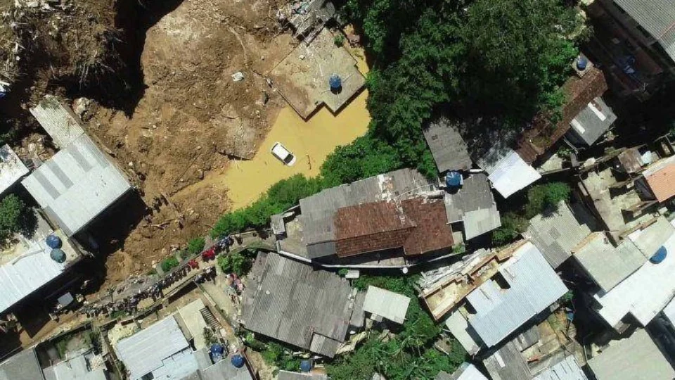 Sobe para 217 o número de mortos em Petrópolis; ao menos 30 pessoas continuam desaparecidas