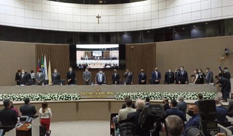 Prefeito reabre trabalhos na Câmara Municipal de Manaus e anuncia aumento do Auxílio Aluguel